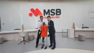 Giao lưu, đón tiếp và tương tác cùng khách mời.